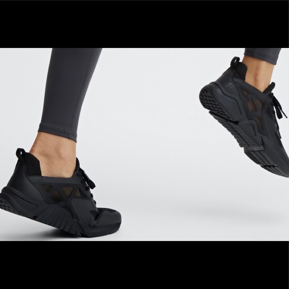 New Fabletics sneakers, size 9